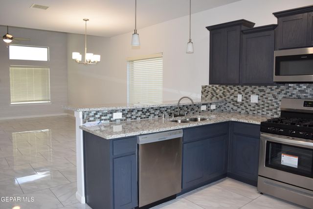 1103 Nickel Hill Avenue, Sunland Park, NM 88008