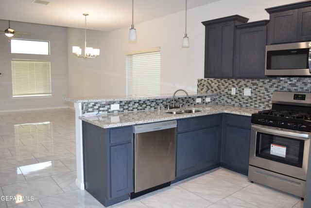 1103 Nickel Hill Avenue, Sunland Park, NM 88008