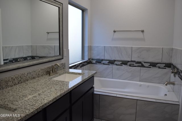 1103 Nickel Hill Avenue, Sunland Park, NM 88008