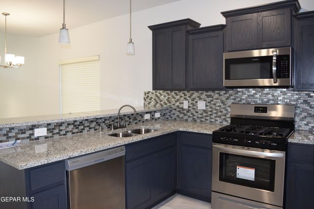 1103 Nickel Hill Avenue, Sunland Park, NM 88008