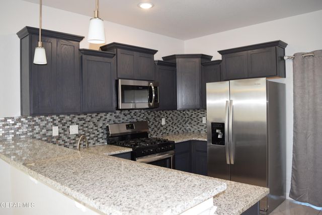 1103 Nickel Hill Avenue, Sunland Park, NM 88008