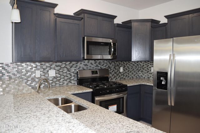 1103 Nickel Hill Avenue, Sunland Park, NM 88008