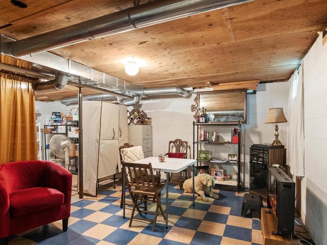 3815 W Twin LANE, Two Rivers, WI 54241