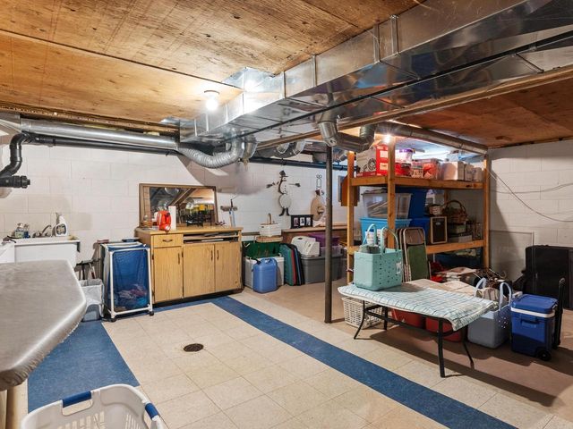 3815 W Twin LANE, Two Rivers, WI 54241