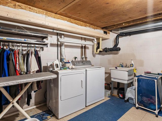 3815 W Twin LANE, Two Rivers, WI 54241