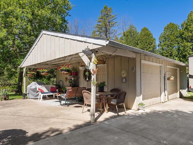 3815 W Twin LANE, Two Rivers, WI 54241