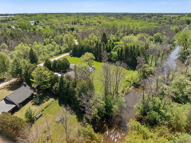 3815 W Twin LANE, Two Rivers, WI 54241