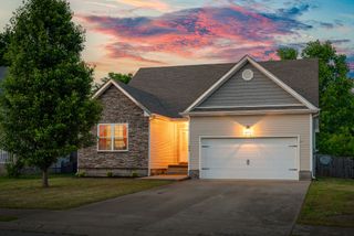 544 Falkland Cir, Clarksville, TN 37042