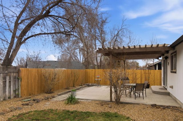 3041 SW Salmon Avenue, Redmond, OR 97756