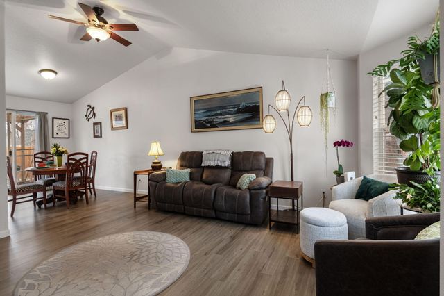 3041 SW Salmon Avenue, Redmond, OR 97756