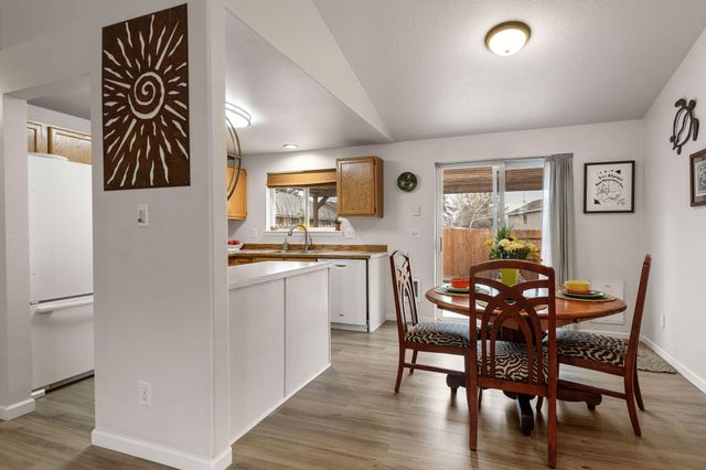 3041 SW Salmon Avenue, Redmond, OR 97756