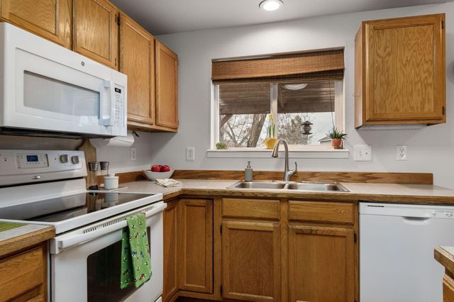 3041 SW Salmon Avenue, Redmond, OR 97756