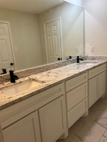 963 Coachlight, Houston, TX 77077