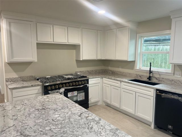 963 Coachlight, Houston, TX 77077