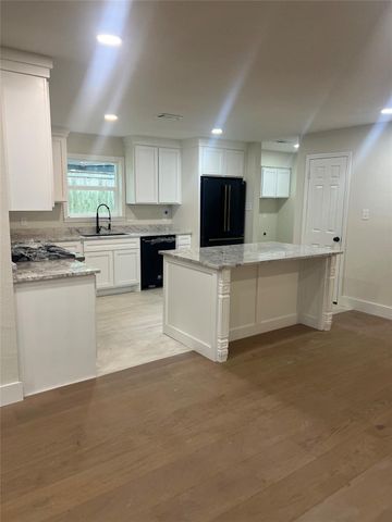 963 Coachlight, Houston, TX 77077
