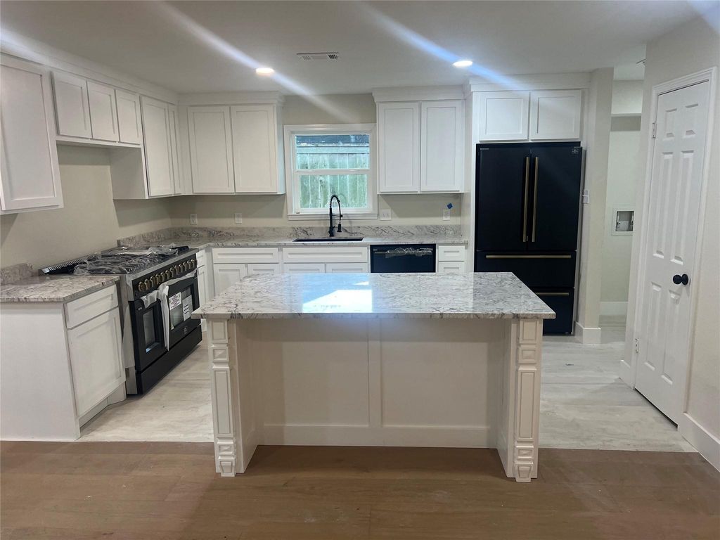 963 Coachlight, Houston, TX 77077