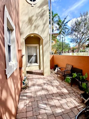 247 Lake Monterey Circle, Boynton Beach, FL 33426