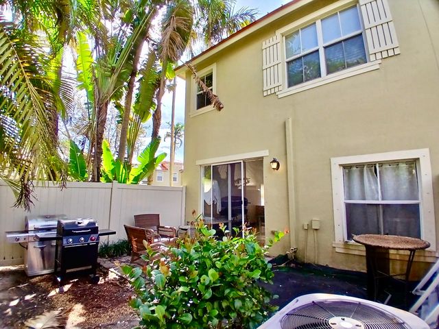 247 Lake Monterey Circle, Boynton Beach, FL 33426