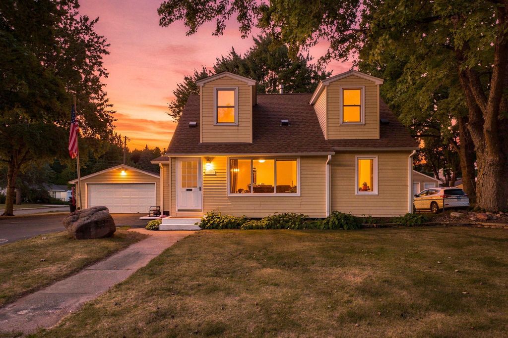 1474 Burke Avenue E, Maplewood, MN 55109 — exterior