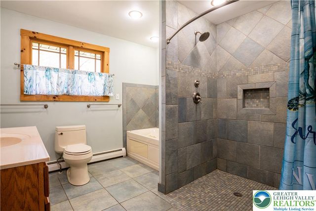 4043 Manor Drive, Hamilton Twp, PA 18360