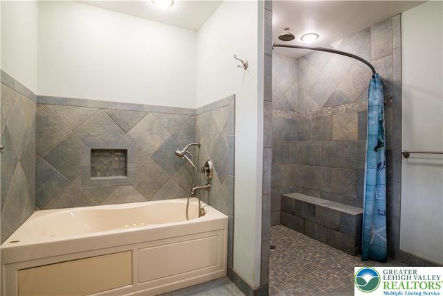 4043 Manor Drive, Hamilton Twp, PA 18360