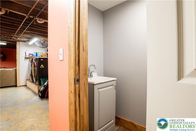 4043 Manor Drive, Hamilton Twp, PA 18360