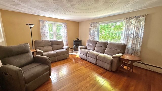 9-R Gates Terrace, Sterling, MA 01564