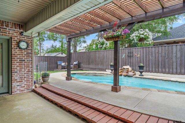 3972 Chapel Woods Blvd, Tyler, TX 75707