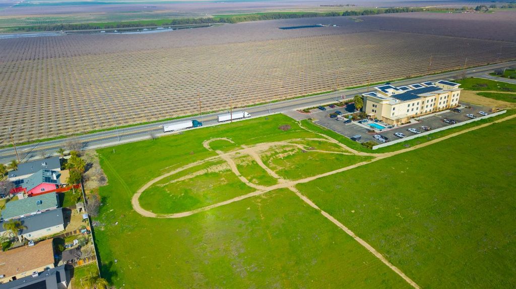 Image 11 of property listing at 83 Jayne Ave, Coalinga, CA 93210