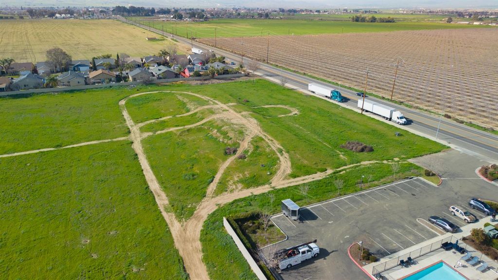 Image 5 of property listing at 83 Jayne Ave, Coalinga, CA 93210