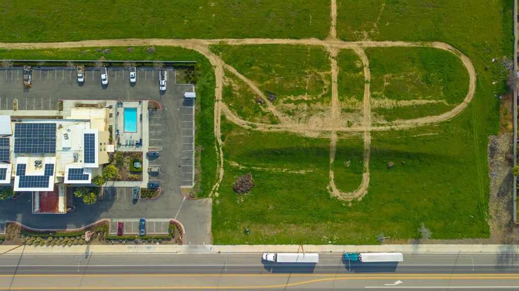 Image 7 of property listing at 83 Jayne Ave, Coalinga, CA 93210