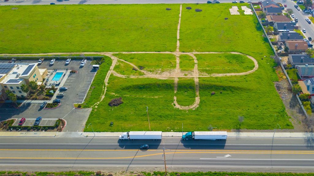 Image 8 of property listing at 83 Jayne Ave, Coalinga, CA 93210