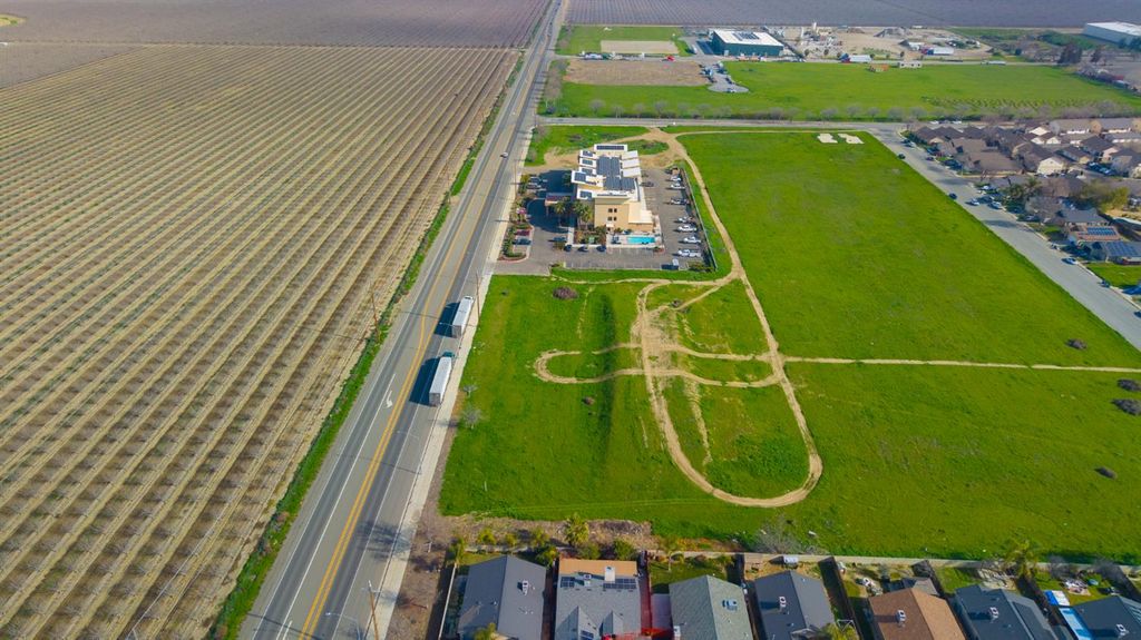 Image 9 of property listing at 83 Jayne Ave, Coalinga, CA 93210