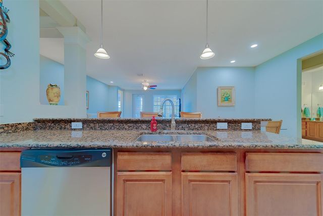 7901 SEMINOLE BOULEVARD 1205, Seminole, FL 33772