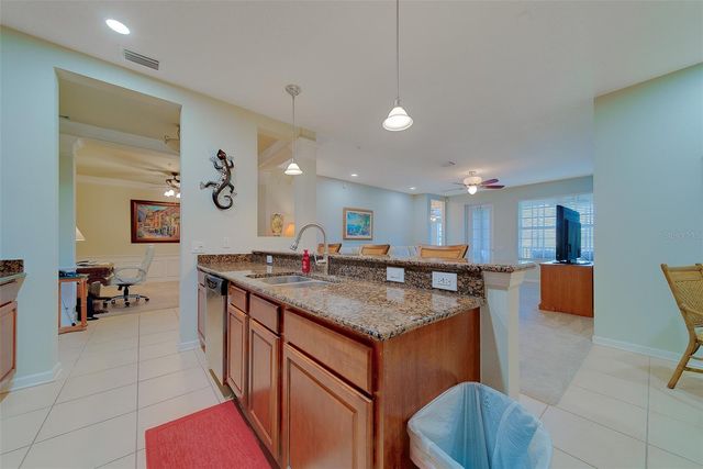 7901 SEMINOLE BOULEVARD 1205, Seminole, FL 33772