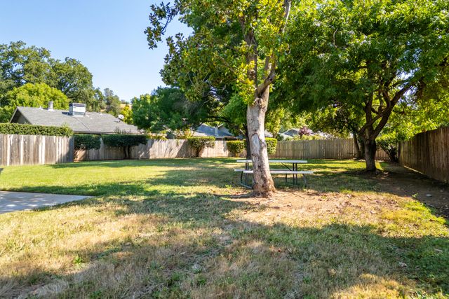 1870 Del Mar Avenue, Redding, CA 96003
