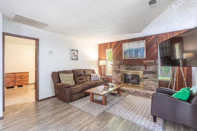 1870 Del Mar Avenue, Redding, CA 96003