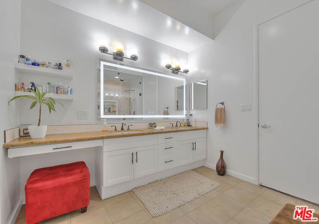 13020 Pacific 303, Los Angeles, CA 90094