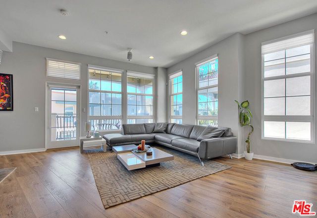 13020 Pacific 303, Los Angeles, CA 90094