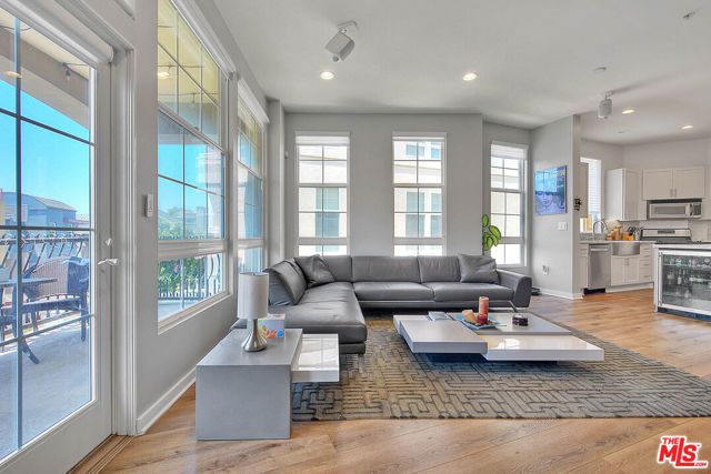 13020 Pacific 303, Los Angeles, CA 90094