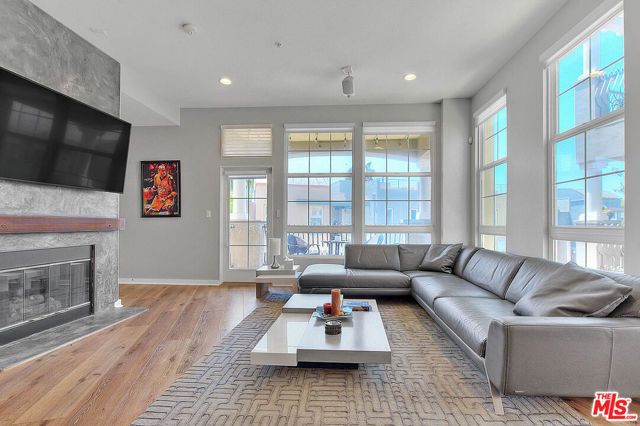 13020 Pacific 303, Los Angeles, CA 90094