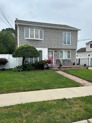 15 N Crescent Drive 2, East Farmingdale, NY 11735