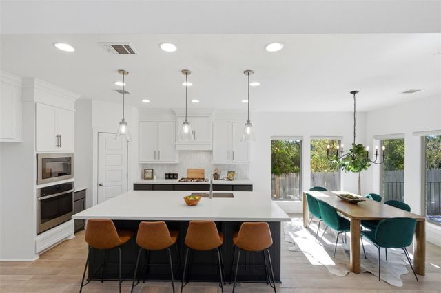 407 Francis Lottie DR, Buda, TX 78610