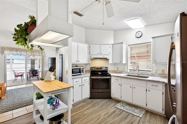 932 CHULA COURT, Lady Lake, FL 32159