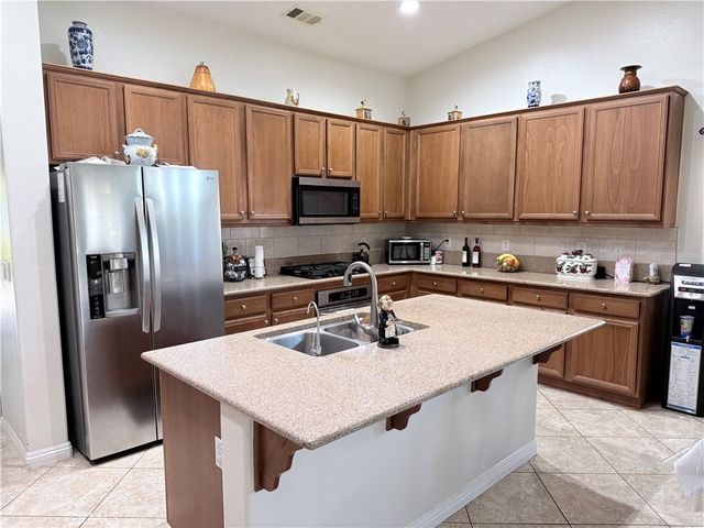 916 Roxanne, Hemet, CA 92543
