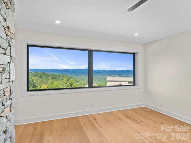 24 S Watchman Drive, Hendersonville, NC 28791