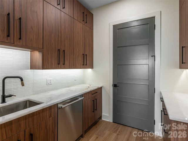 24 S Watchman Drive, Hendersonville, NC 28791