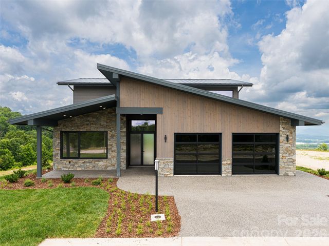 24 S Watchman Drive, Hendersonville, NC 28791