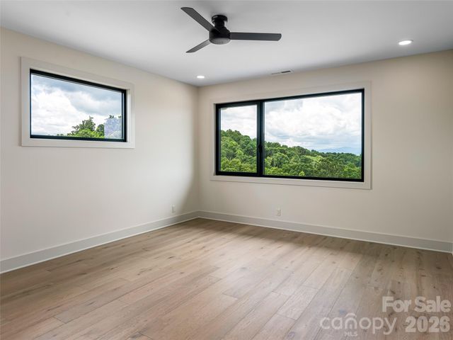 24 S Watchman Drive, Hendersonville, NC 28791