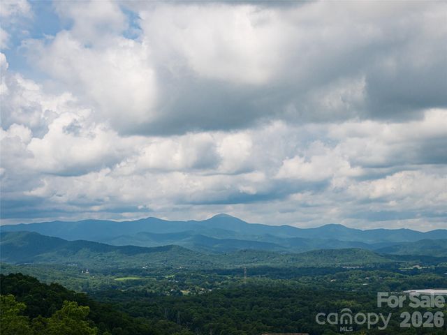24 S Watchman Drive, Hendersonville, NC 28791